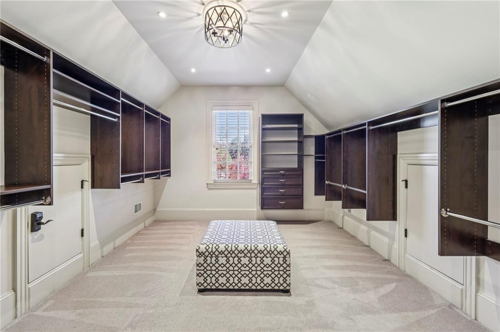 3856 Stratford Park Drive NE