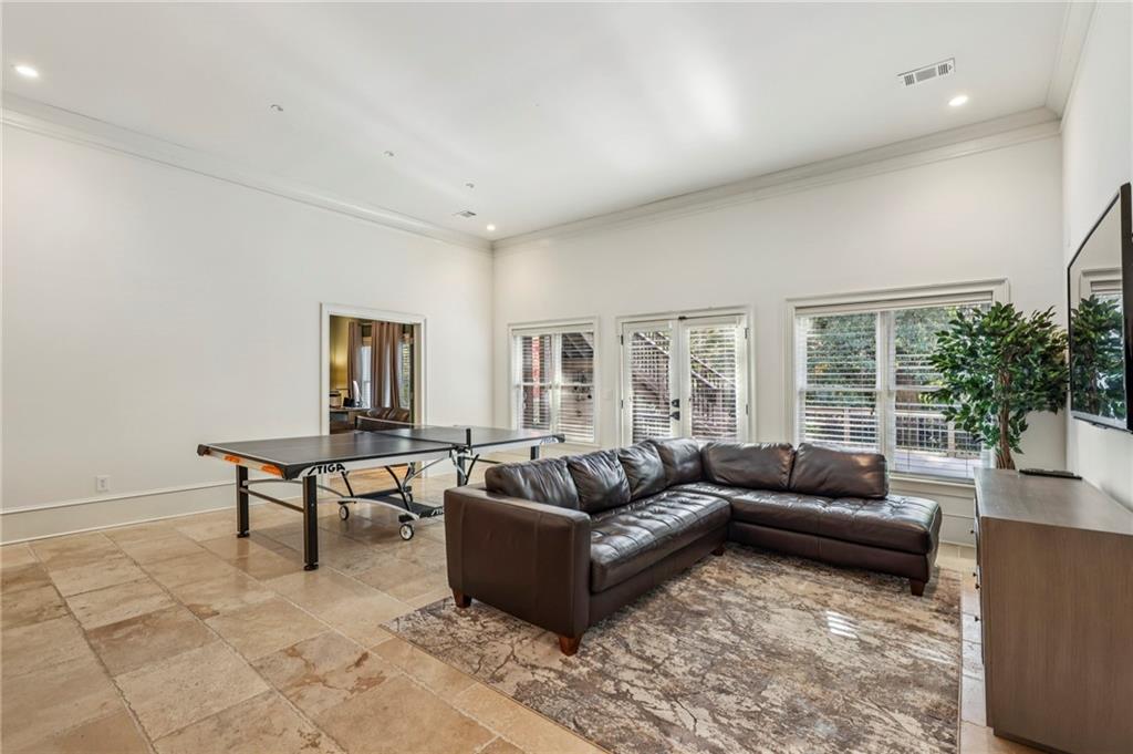 3856 Stratford Park Drive NE