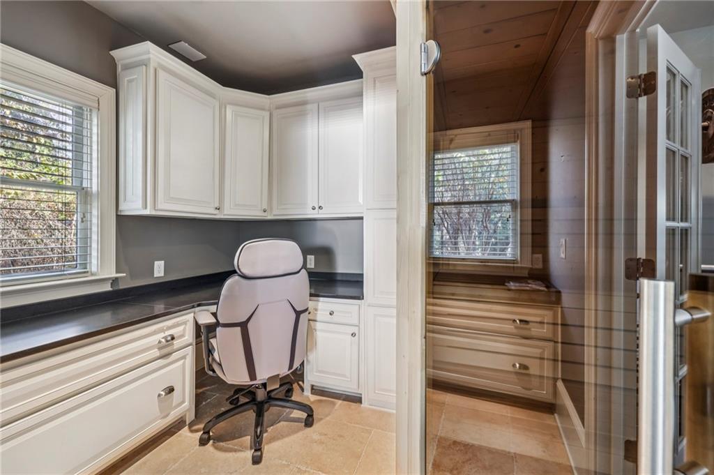 3856 Stratford Park Drive NE