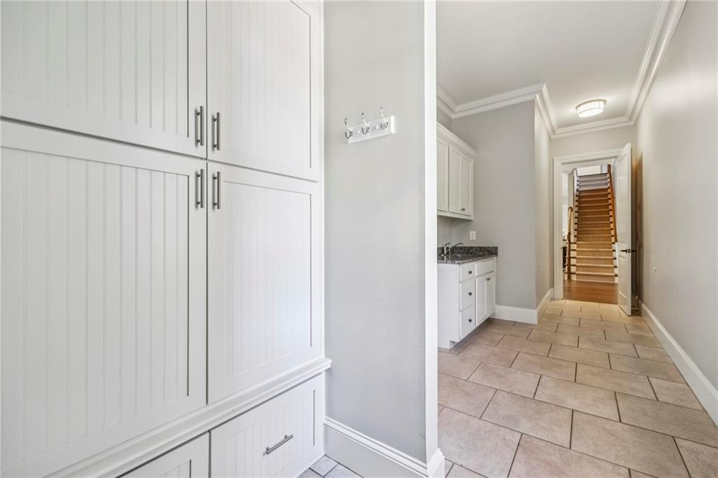 3856 Stratford Park Drive NE