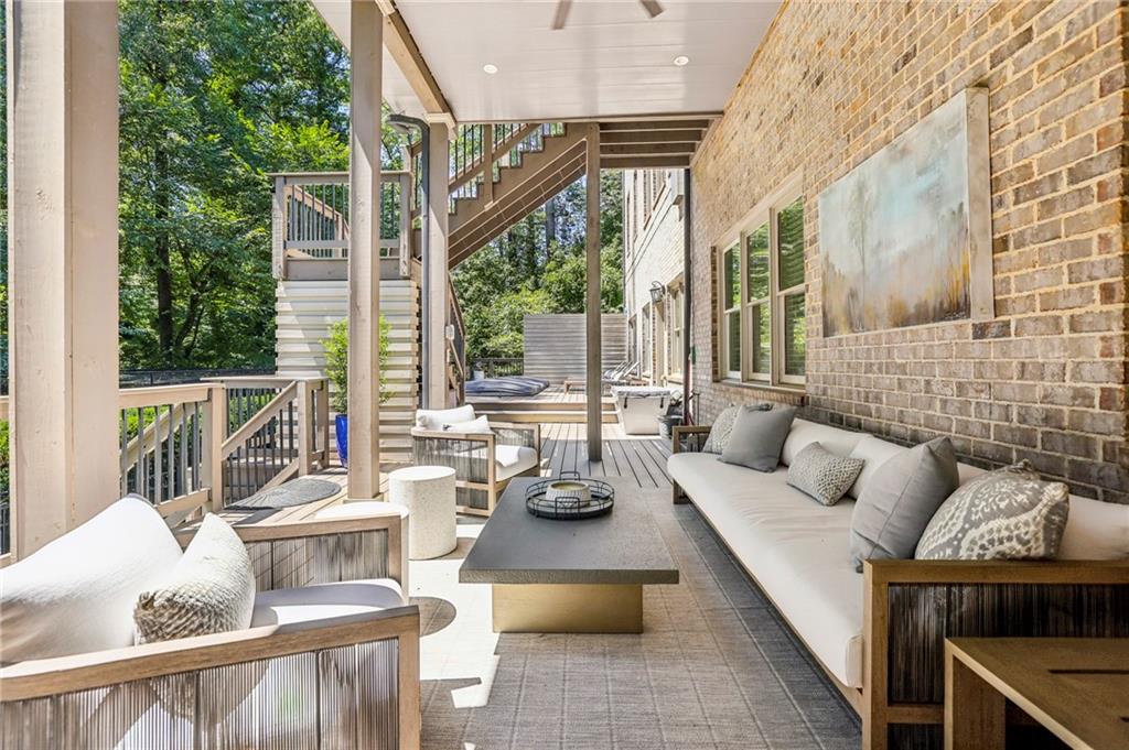 3856 Stratford Park Drive NE