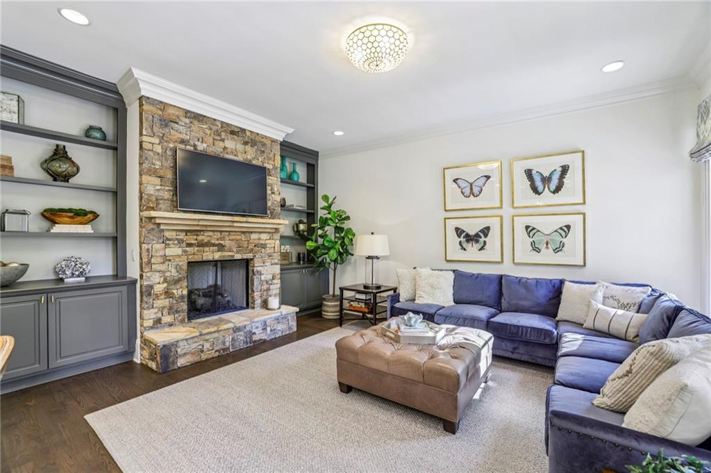 3856 Stratford Park Drive NE