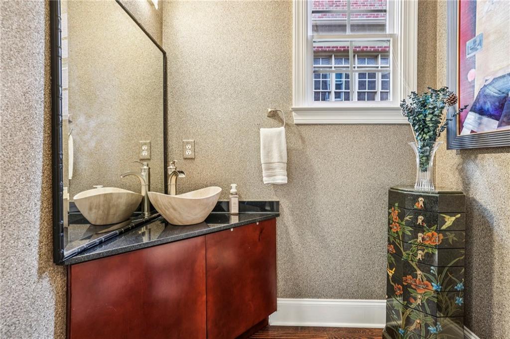 3519 Highgrove Way NE