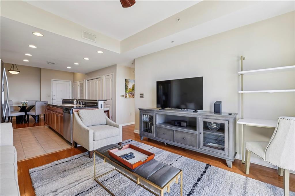 3040 Peachtree Road NW Unit 606