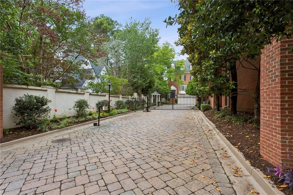3685 Peachtree Road NE Unit 16
