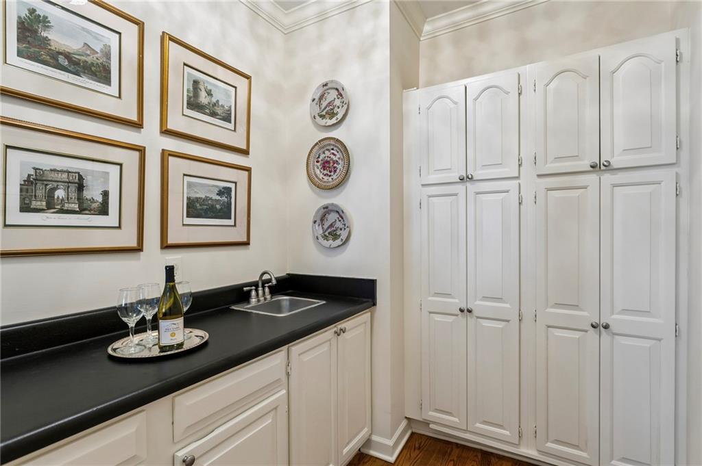 3685 Peachtree Road NE Unit 16