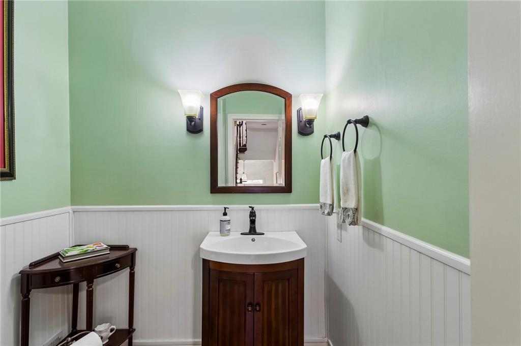 3685 Peachtree Road NE Unit 16