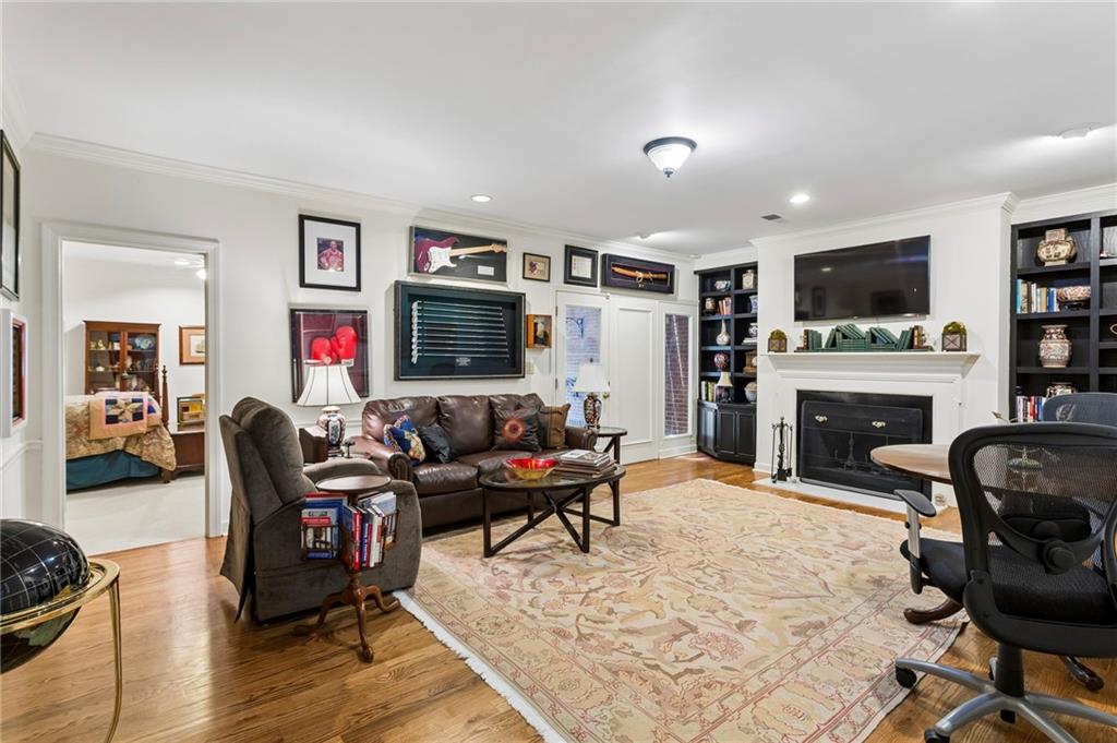 3685 Peachtree Road NE Unit 16
