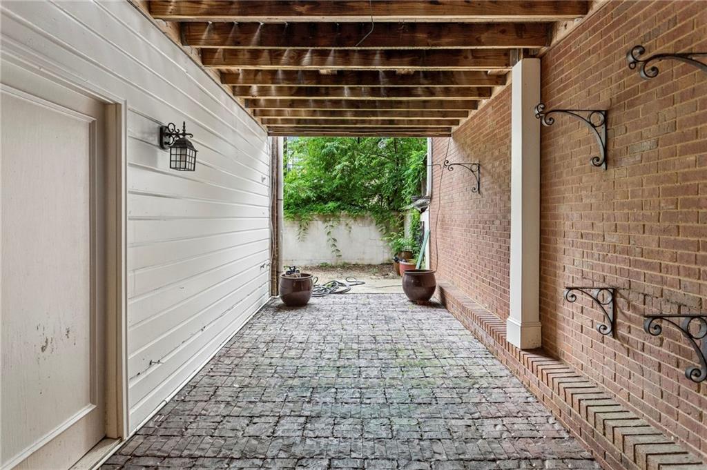 3685 Peachtree Road NE Unit 16