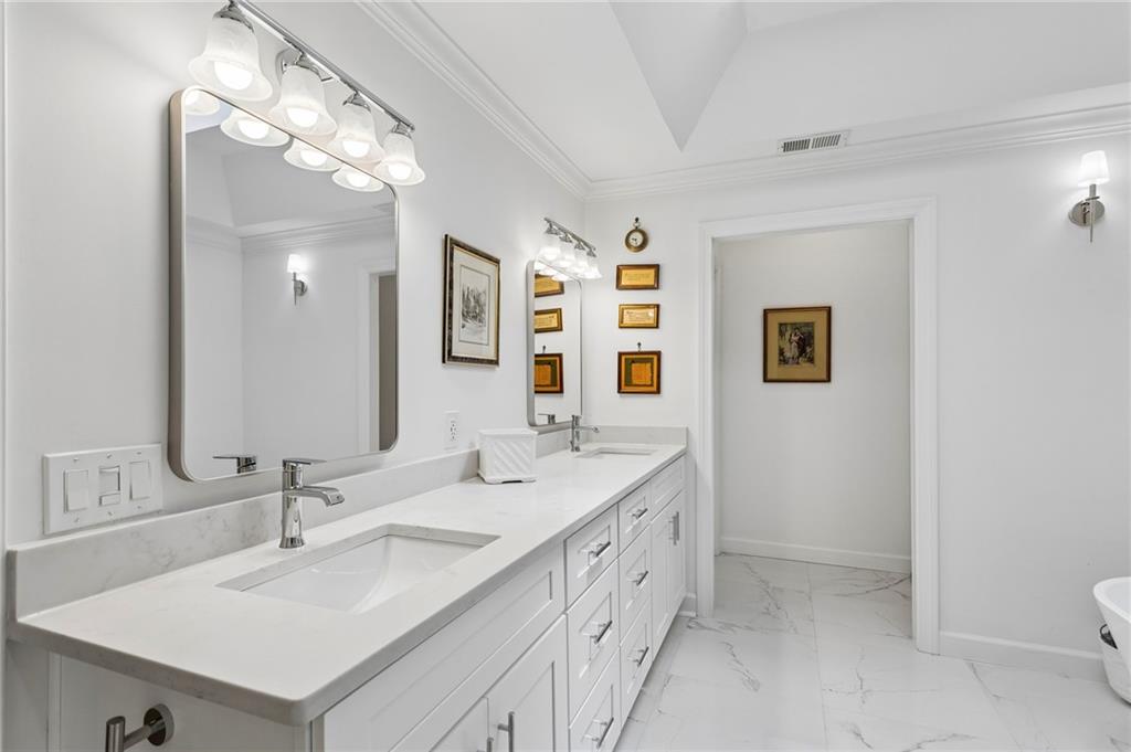 3685 Peachtree Road NE Unit 16