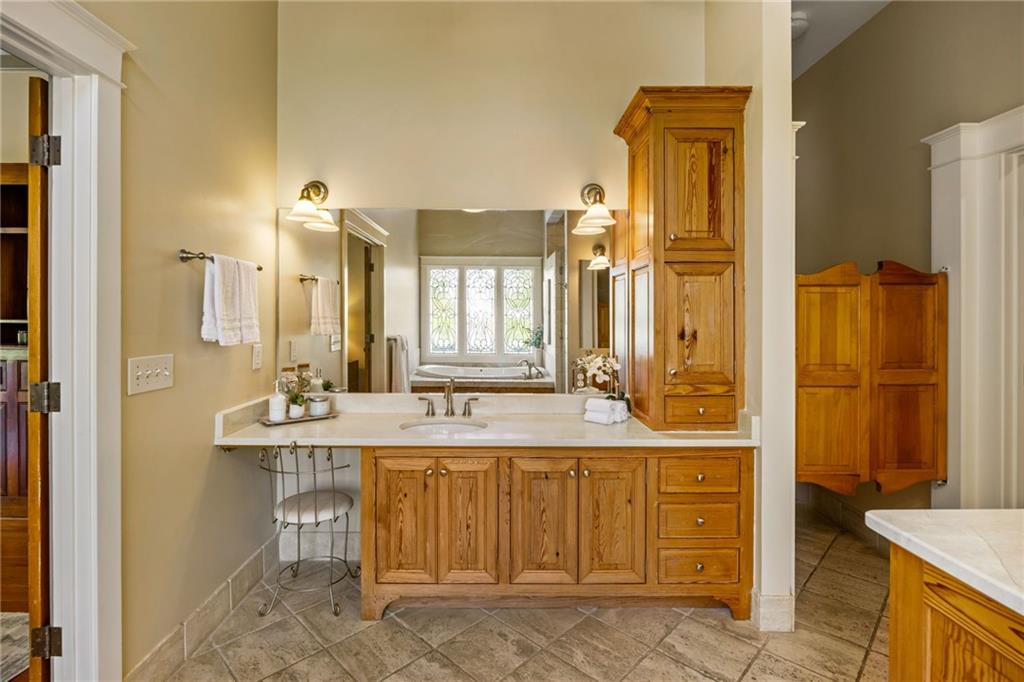 2927 Orchard Knob SE