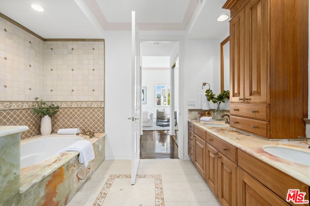 11500 San Vicente Blvd Unit: 508