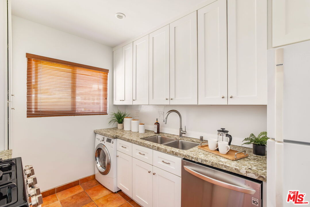 10600 Eastborne Ave Unit: 11