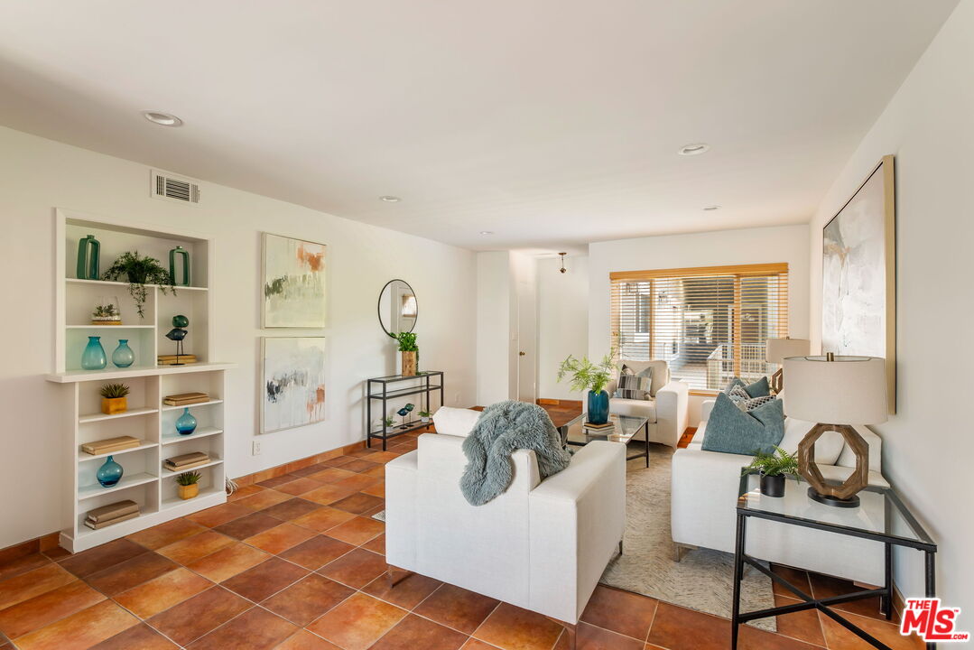 10600 Eastborne Ave Unit: 11