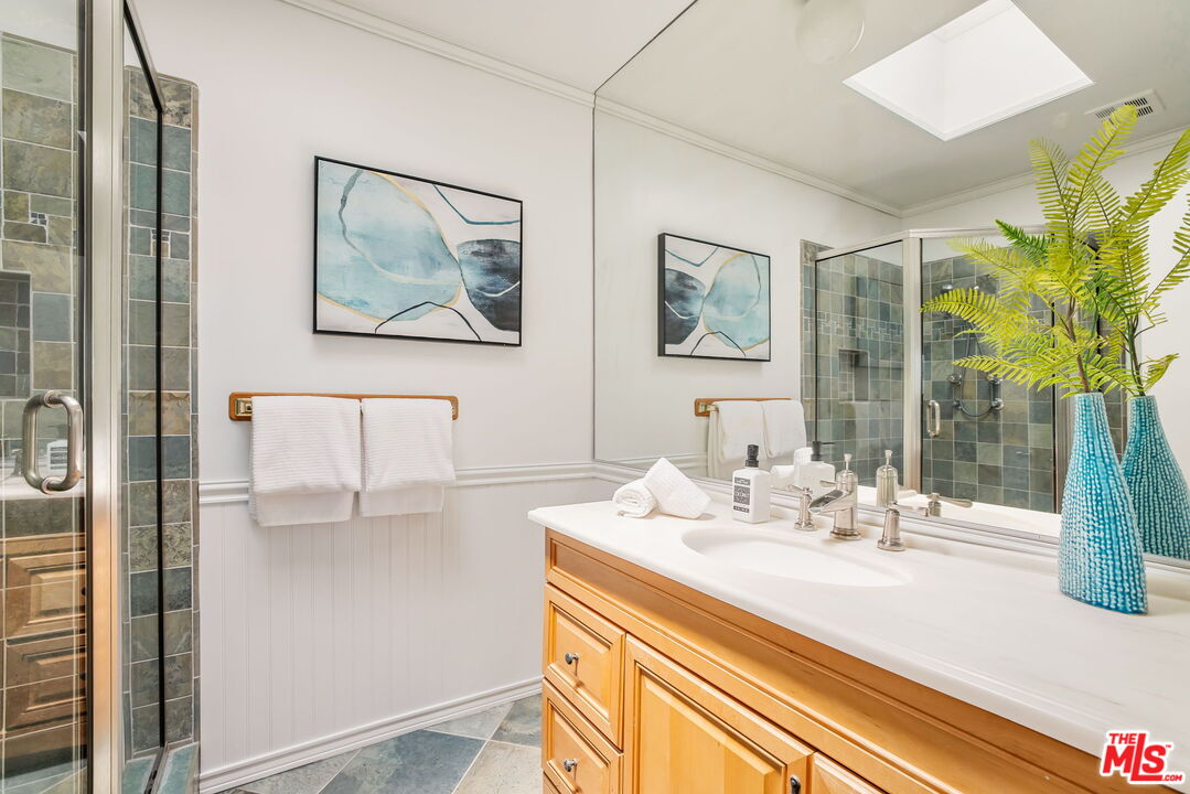 10600 Eastborne Ave Unit: 11