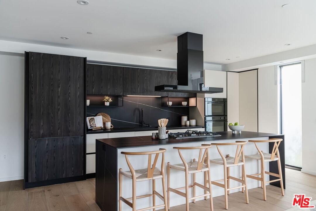 1618 Hilts Ave Unit: 102