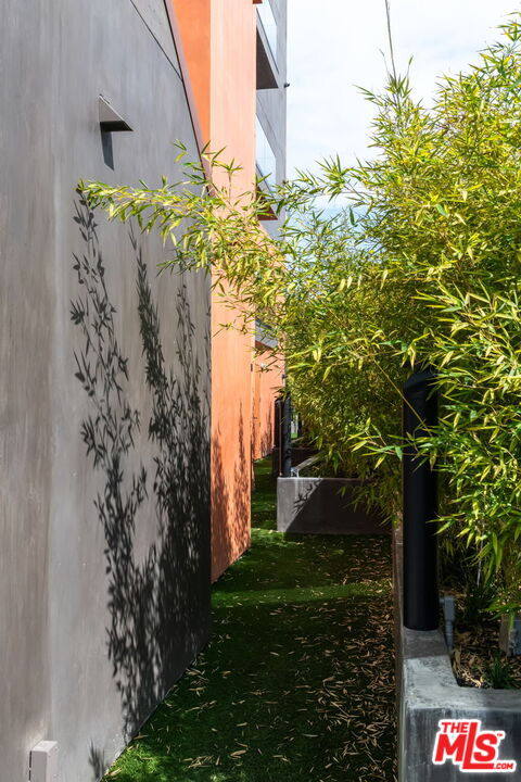 1618 Hilts Ave Unit: 102