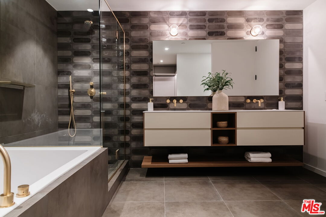 1618 Hilts Ave Unit: 102