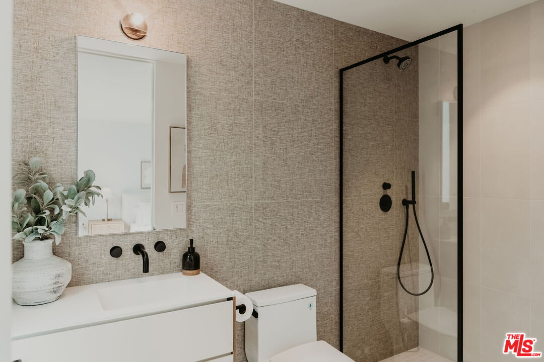 1618 Hilts Ave Unit: 102