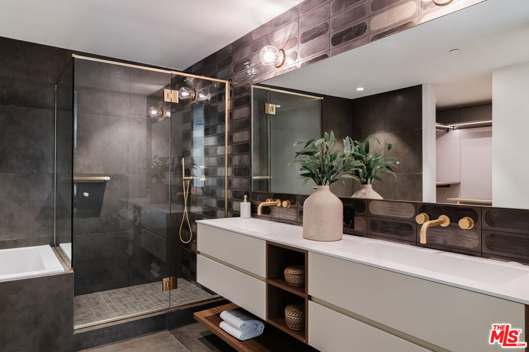 1618 Hilts Ave Unit: 102