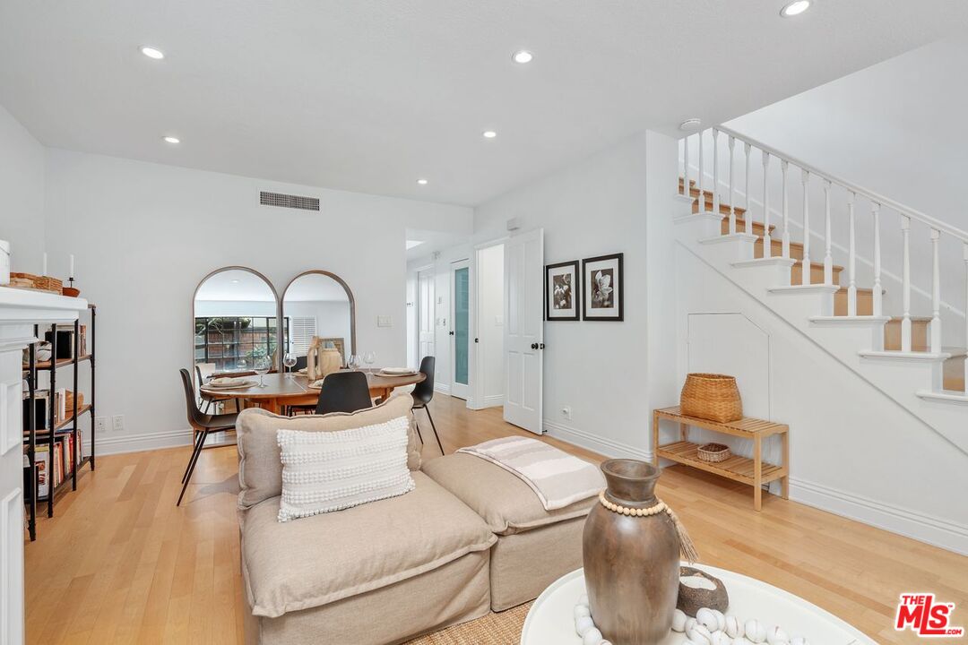 202 San Vicente Blvd Unit: 11