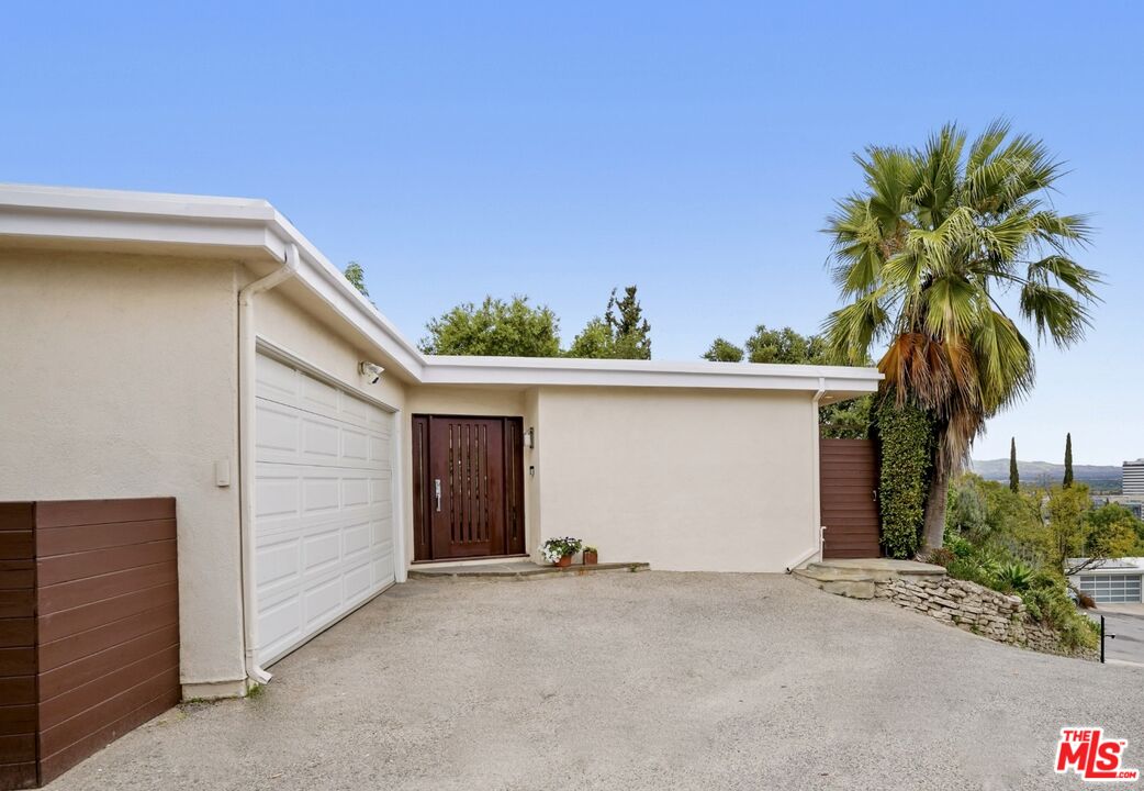 15224 Encanto Dr