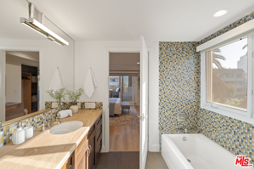 1032 3rd St Unit: 101