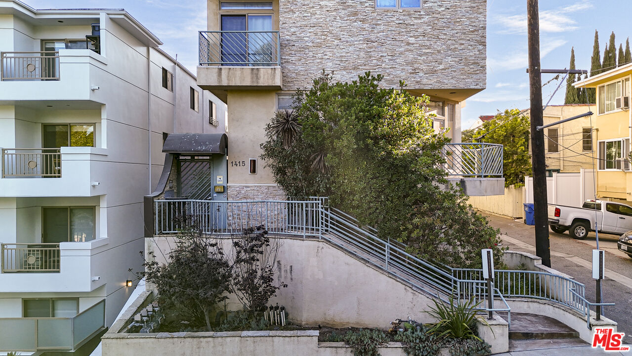 1415 Butler Ave Unit: 3