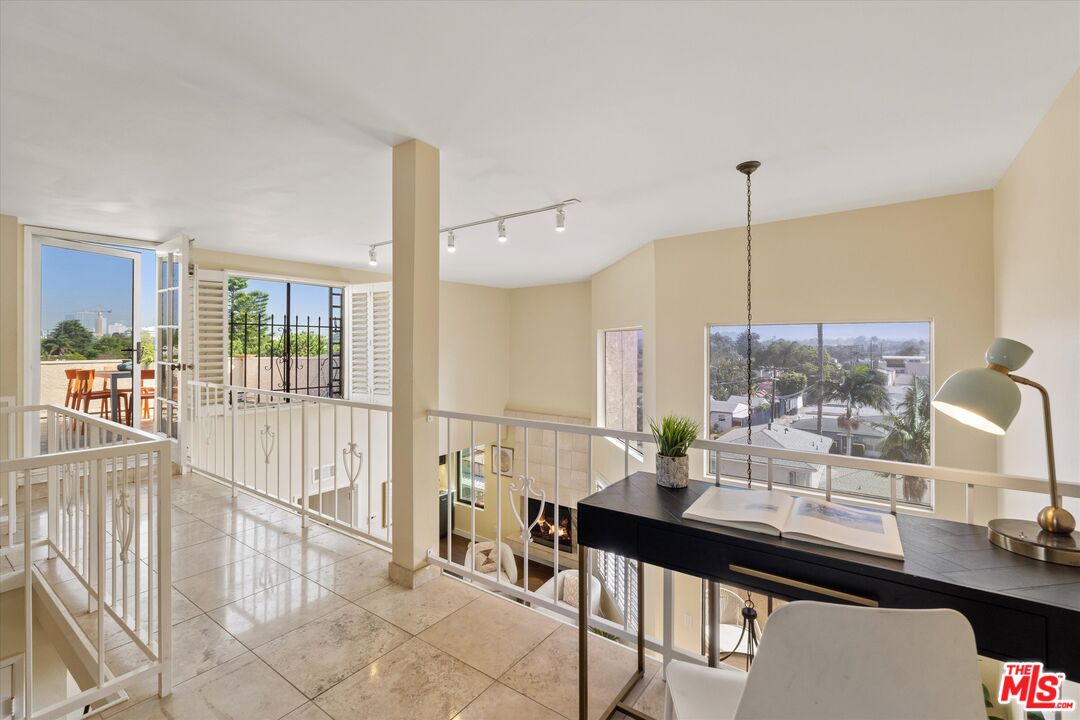 12321 Ocean Park Blvd Unit: 17