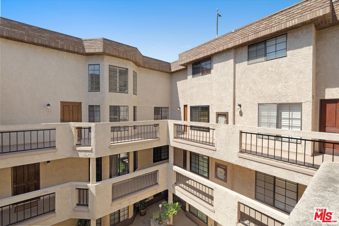 12321 Ocean Park Blvd Unit: 17