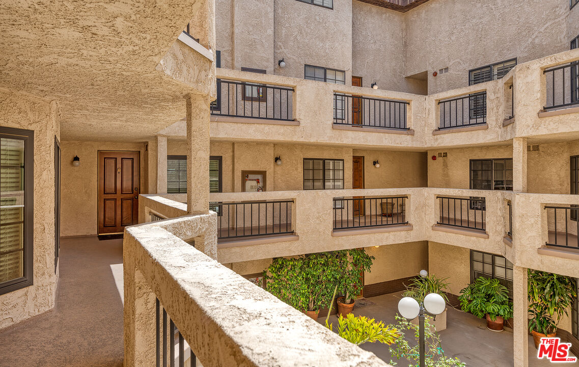 12321 Ocean Park Blvd Unit: 17