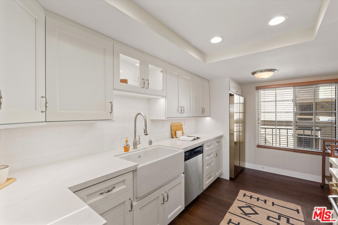 12321 Ocean Park Blvd Unit: 17