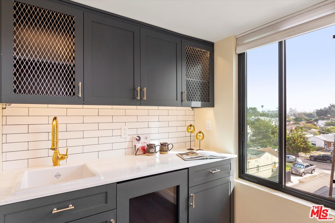 12321 Ocean Park Blvd Unit: 17