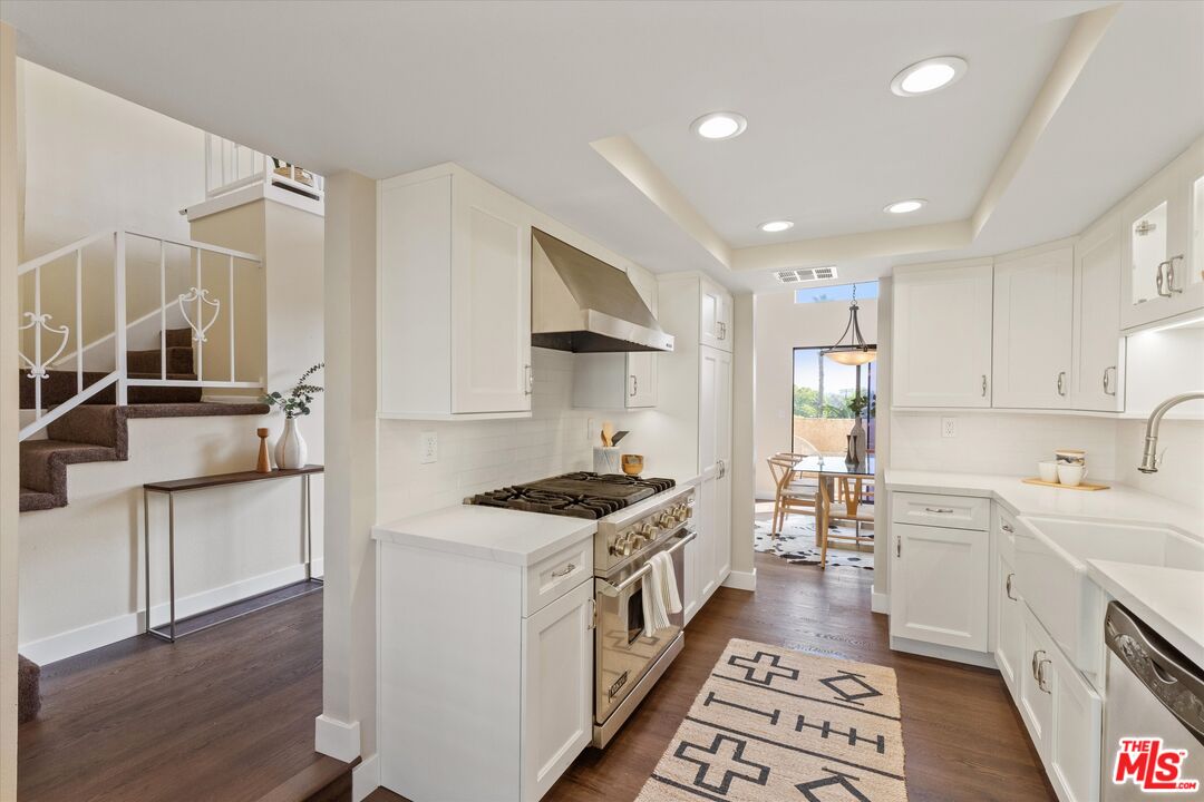 12321 Ocean Park Blvd Unit: 17