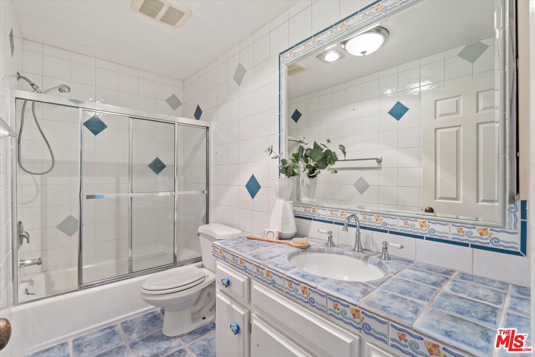 12321 Ocean Park Blvd Unit: 17
