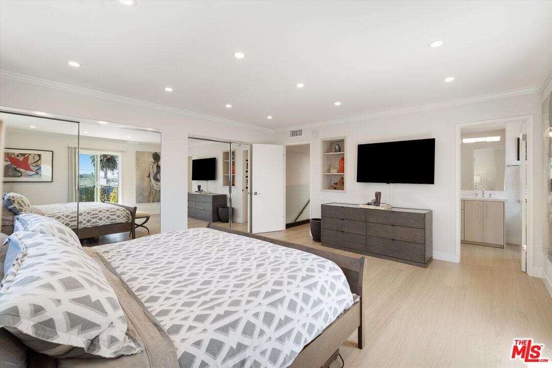 737 Pier Ave Unit: 1