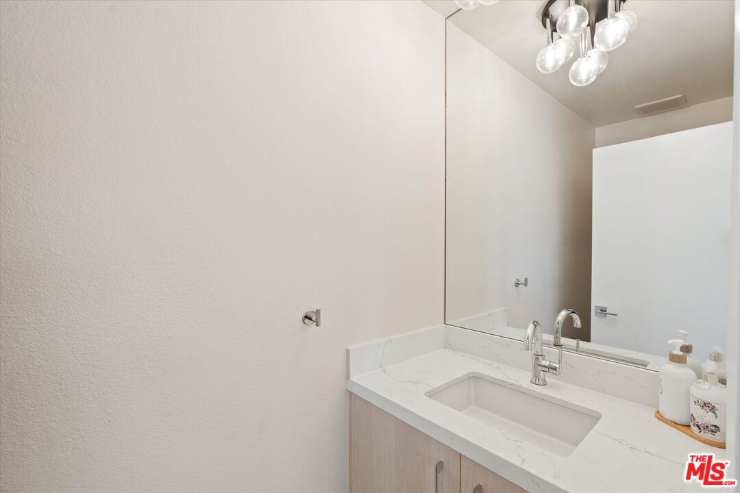 737 Pier Ave Unit: 1