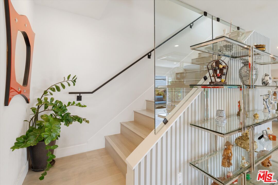 737 Pier Ave Unit: 1