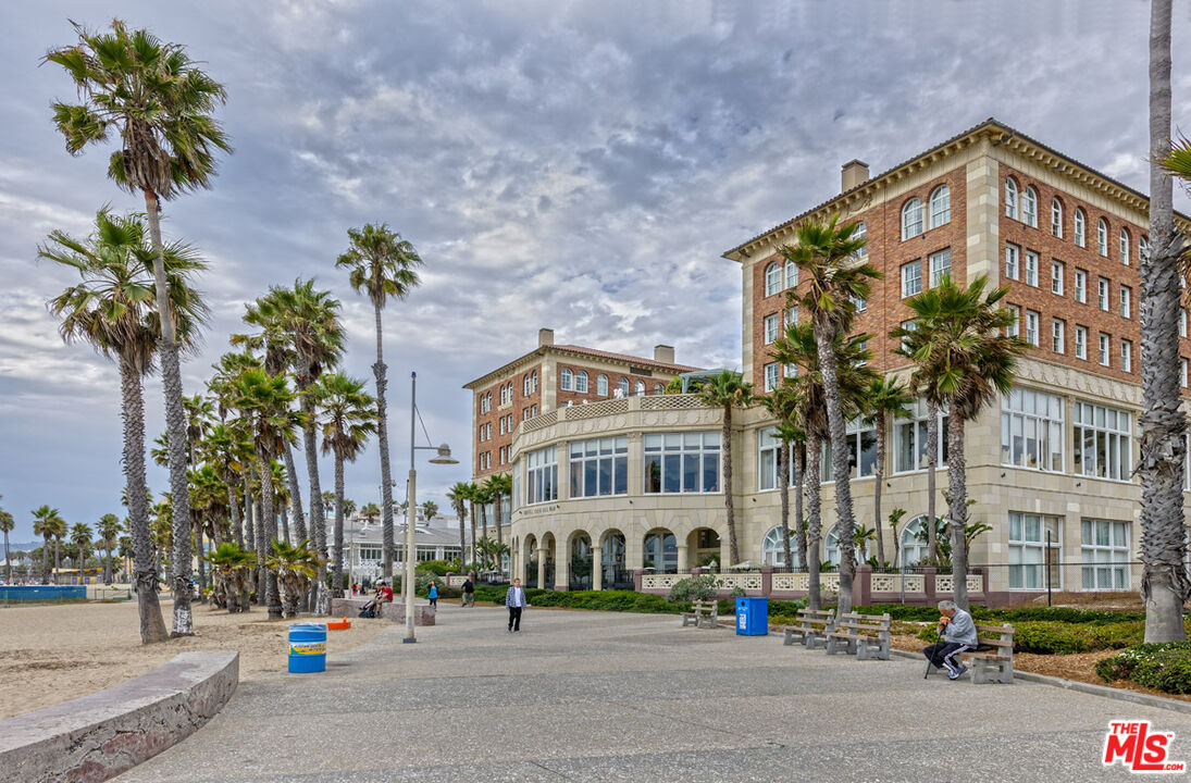 737 Pier Ave Unit: 1