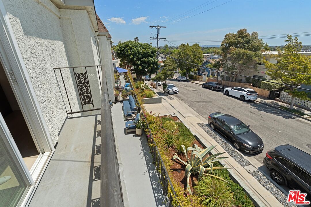 737 Pier Ave Unit: 1