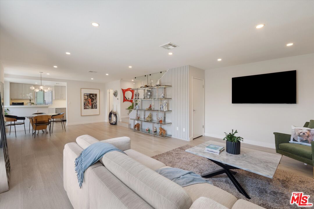 737 Pier Ave Unit: 1