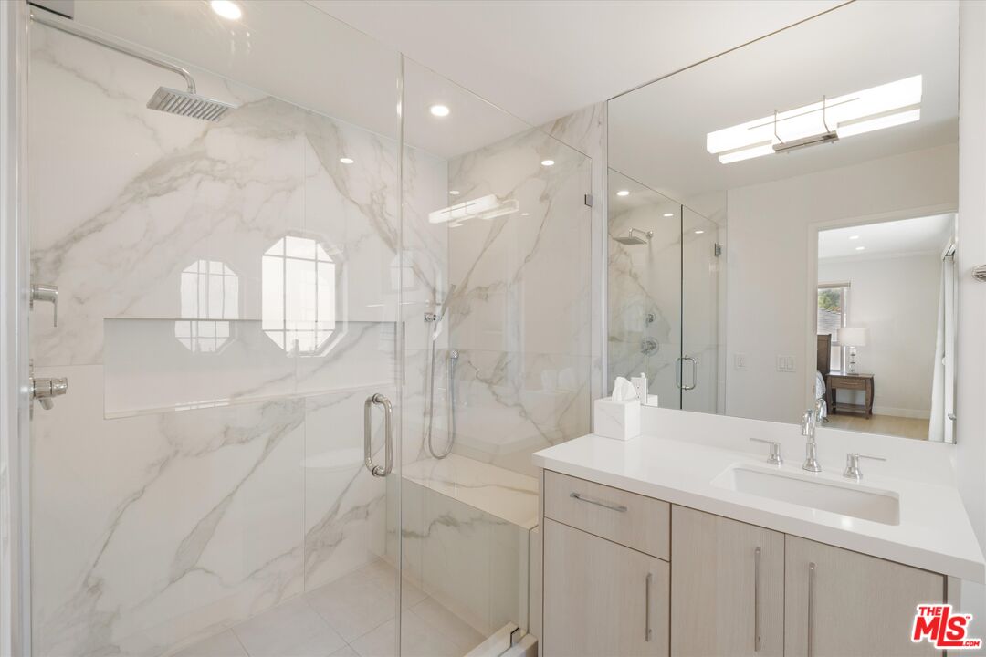 737 Pier Ave Unit: 1
