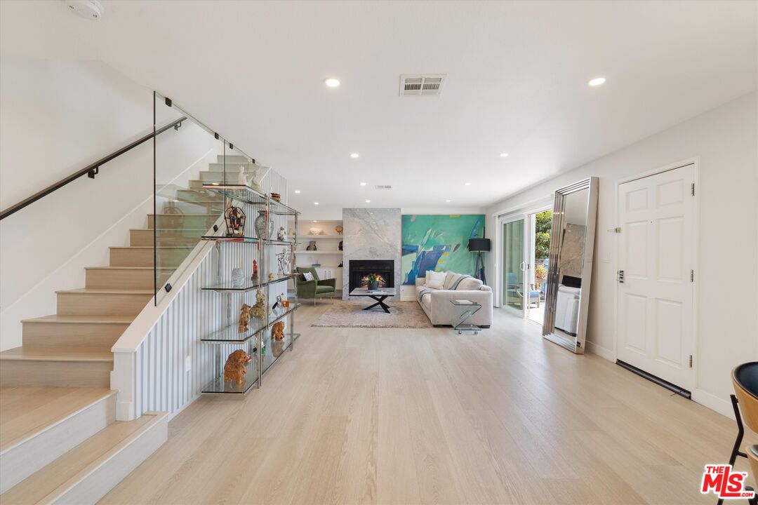 737 Pier Ave Unit: 1