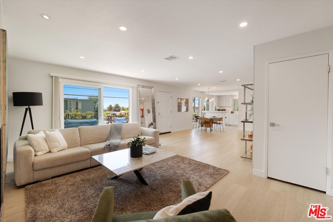 737 Pier Ave Unit: 1