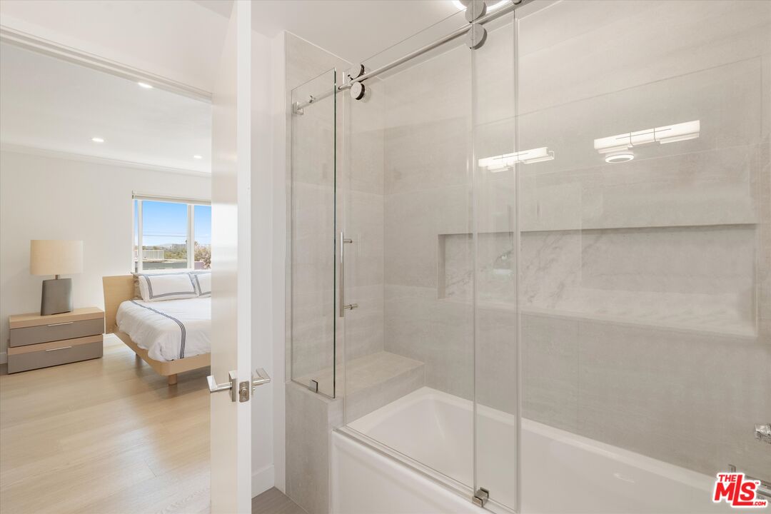 737 Pier Ave Unit: 1