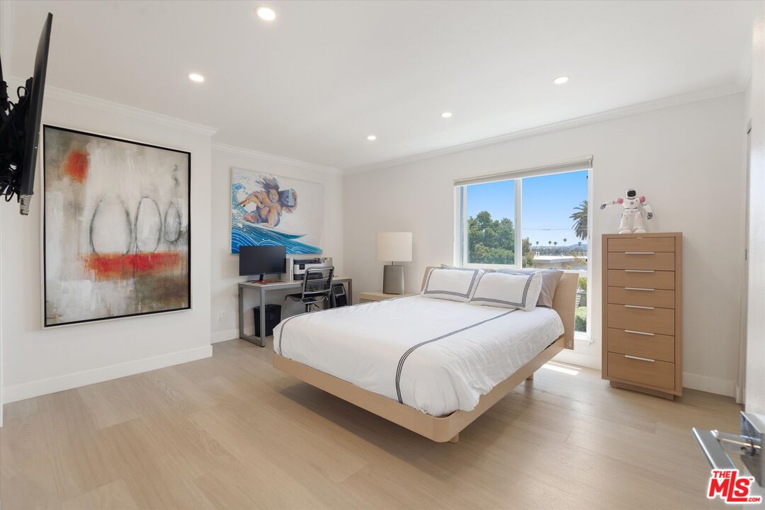 737 Pier Ave Unit: 1