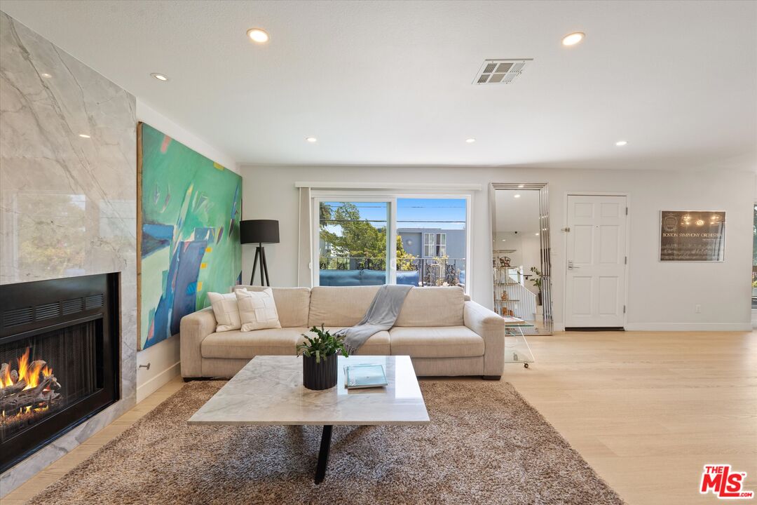 737 Pier Ave Unit: 1