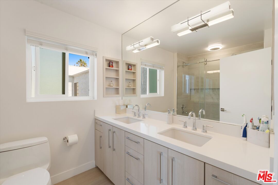 737 Pier Ave Unit: 1