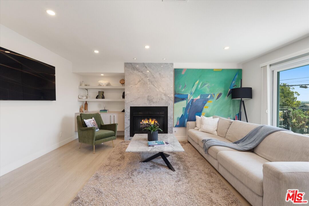 737 Pier Ave Unit: 1