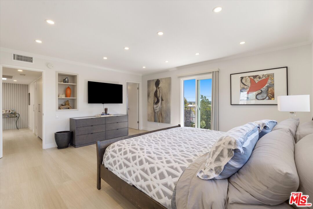 737 Pier Ave Unit: 1